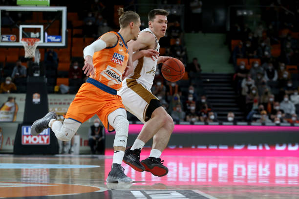 伊萨克正在 伊萨克正在